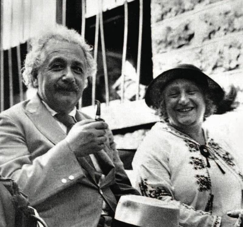 Rezultate imazhesh pÃ«r Albert Einstein traditore