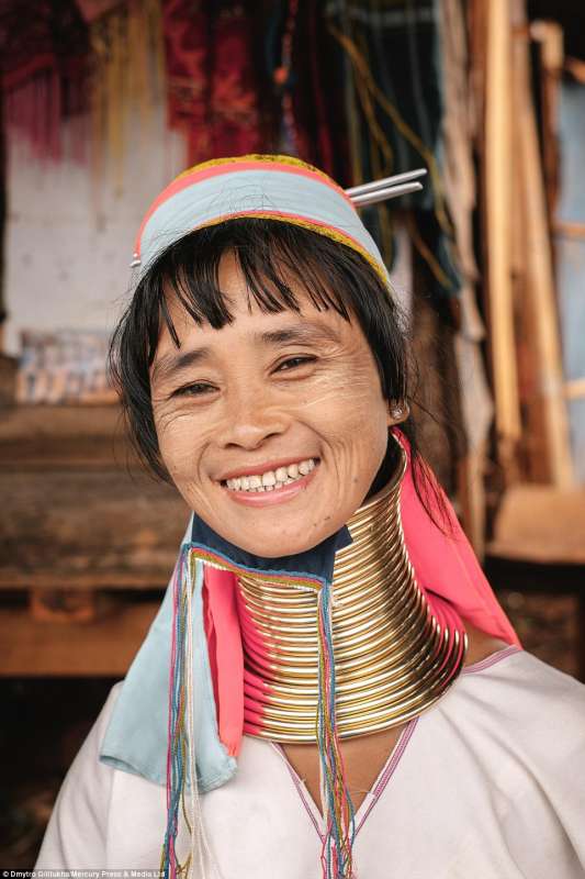 Risultati immagini per il collare delle donne birmane