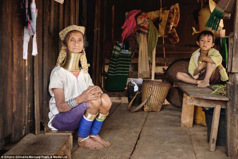 Risultati immagini per il collare delle donne birmane